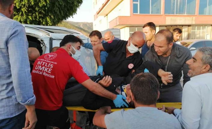 Bitlis’te trafik kazası: 4 yaralı