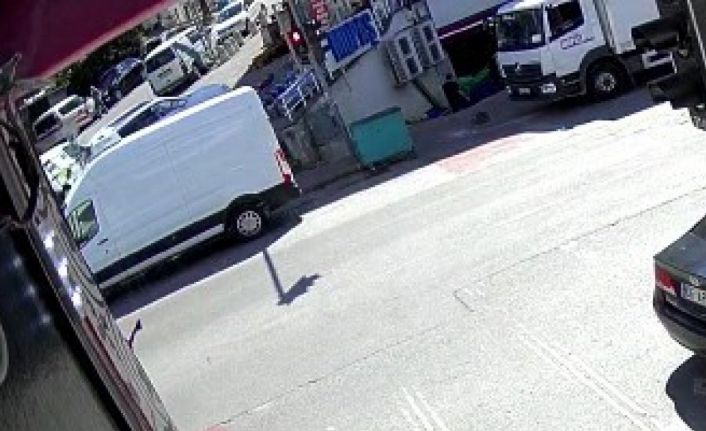 Çekmeköy’de virajı dönen otomobil dükkan önündeki kadını altına aldı: 1 ölü