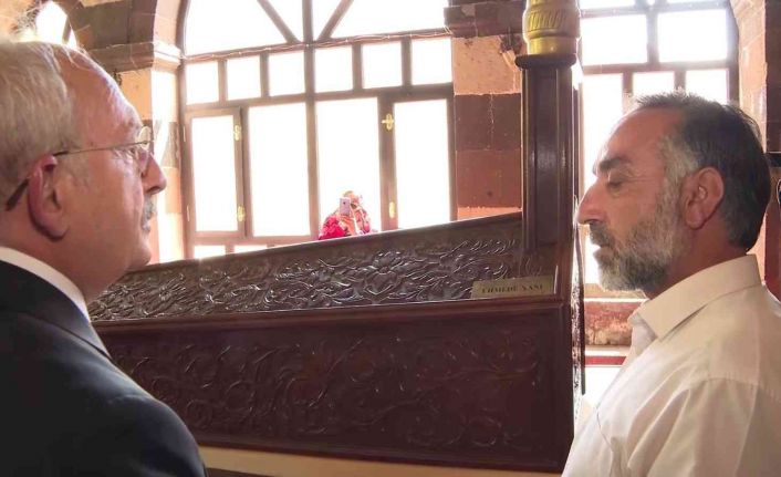 CHP Genel Başkanı Kılıçdaroğlu, Ahmed-i Hani Türbesini ziyaret ederek dua etti