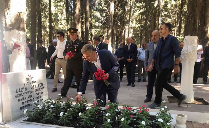 Edremit’te 15 Temmuz Demokrasi ve Milli Birlik Günü Anma etkinlikleri şehitlik ziyareti ile başladı