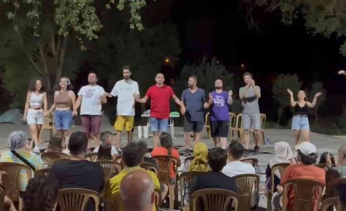 Efeler Belediyesi Şehir Tiyatrosu Sardes Uluslararası Tiyatro Şenliği’ne renk kattı