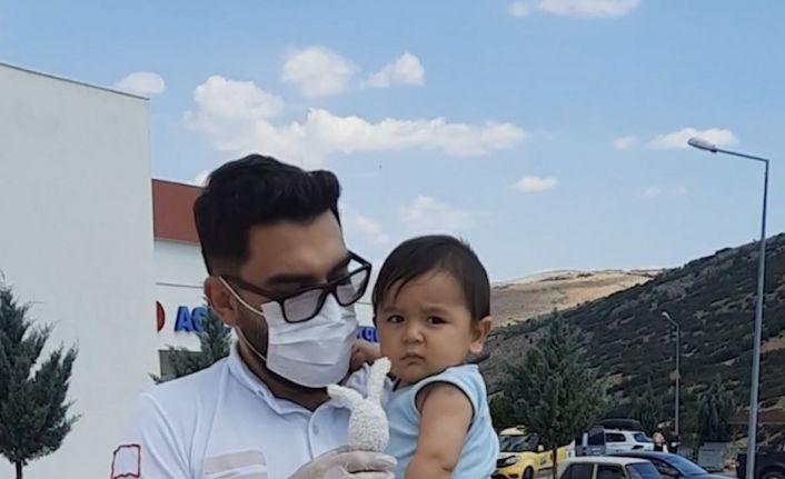 Elini akrep sokan 8 aylık Muhammed için sağlık ekipleri zamanla yarıştı