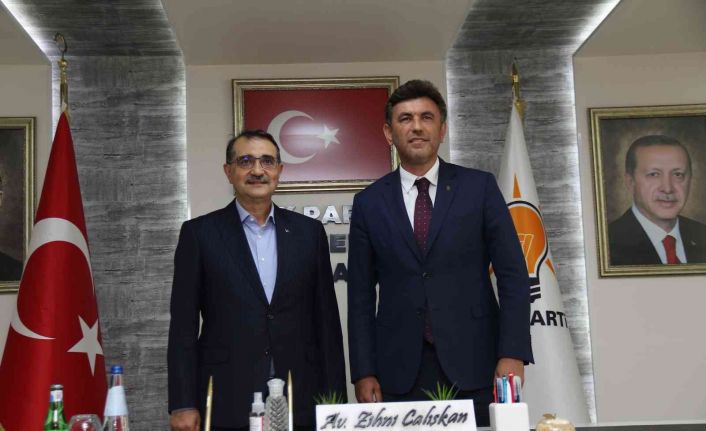 Enerji ve Tabii Kaynaklar Bakanı Dönmez AK Parti Eskişehir İl Başkanlığı’nı ziyaret etti