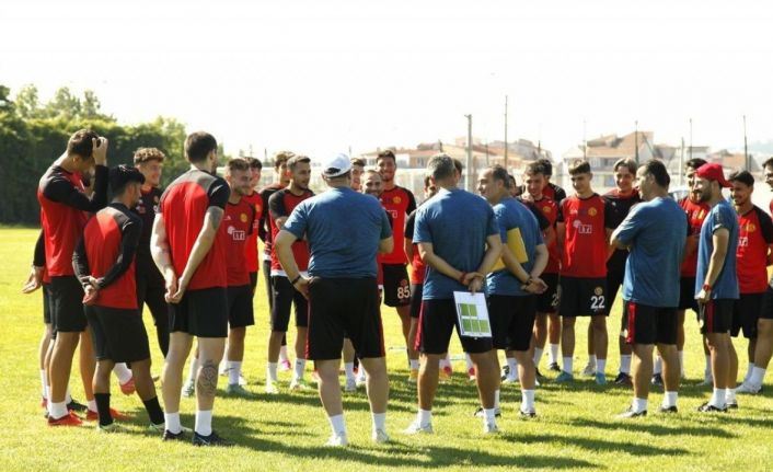 Eskişehirspor Teknik Direktörü Biçer: “Onur Arı’nın şu an gitmesi söz konusu değil”