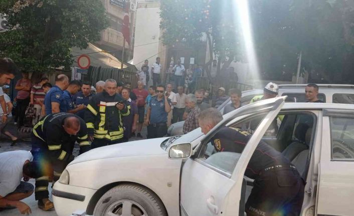 Esnaf, güvenlik görevlisi, polis el ele verdi, otomobildeki yangın söndürüldü