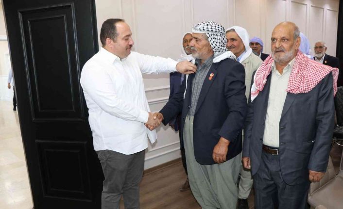 Gaziler 48 yıl sonra Kıbrıs’a gezi düzenleyen başkanı unutmadı