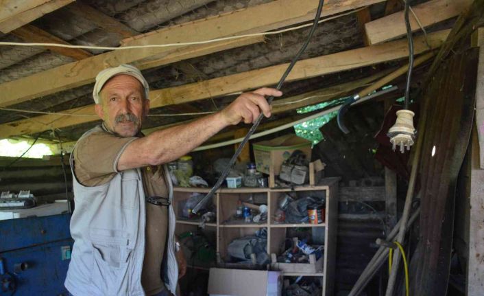 Girdikleri atölyedeki bazı eşyaların yanı sıra elektrik tesisatını bile çaldılar