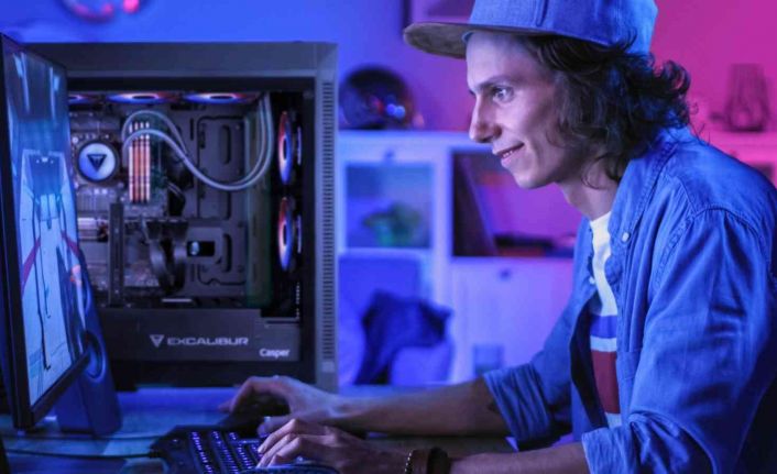 Haftada en az bir oyun oynayan oyuncular kişiselleştirilmiş bilgisayar kullanıyor