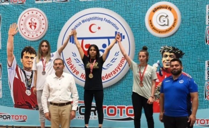 Halterciler, Türkiye şampiyonasından madalyalarla döndü