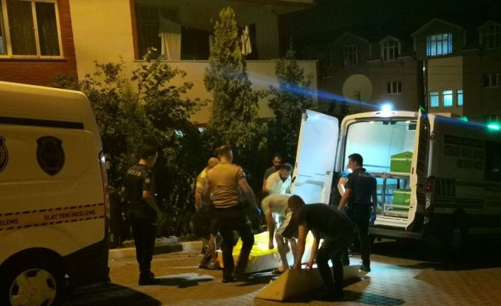 Hamile eşi evi terk eden 35 yaşındaki adam evinde ölü bulundu