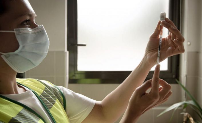 Hindistan’da aynı şırıngayla 30 öğrenciye Covid-19 aşısı yapıldı