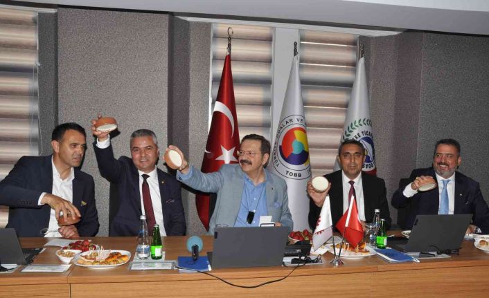 Hisarcıklıoğlu: “İşçiler, işverenler olarak el ele vererek üretmeye, ihracat yapmaya devam edeceğiz”