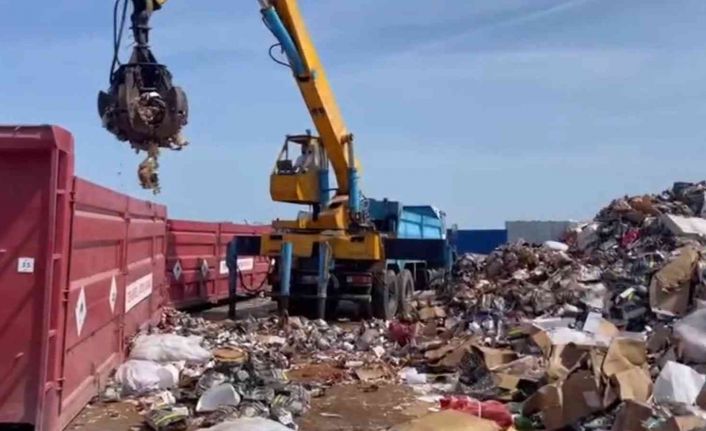 İstanbul’daki operasyonda ele geçirilen 70 tonluk kaçak alkol ve tütün imha edildi