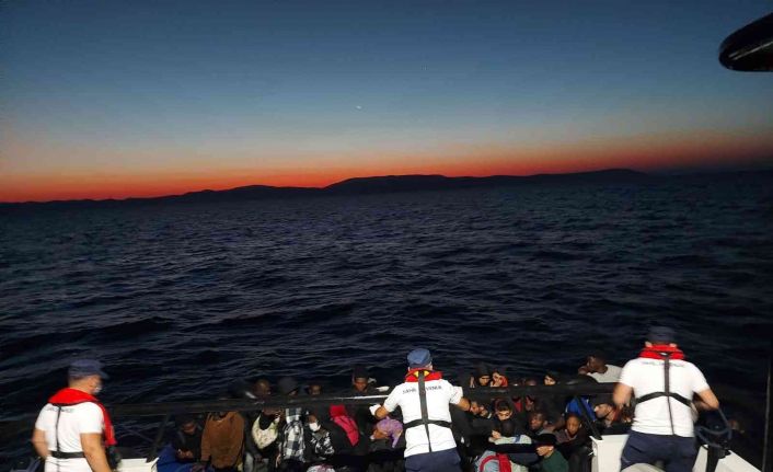 İzmir açıklarında 132 düzensiz göçmen kurtarıldı, 89 göçmen yakalandı