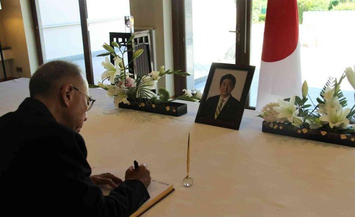 Japonya’nın Ankara Büyükelçiliği, suikasta kurban giden eski Başbakan Abe için taziye defteri açtı