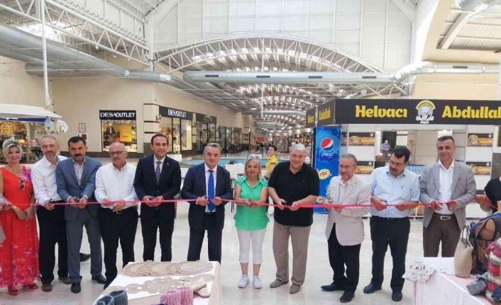 Kadınların yaptığı el emeği göz nuru ürünler sergilendi