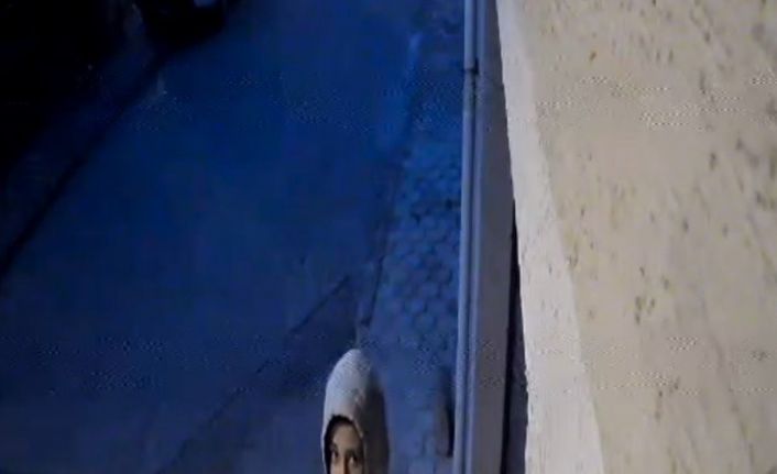 Kapı yoklayıp kamera kıran şahısların rahatlığı şaşırttı