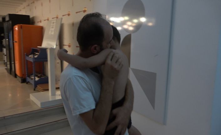 Karada ve denizde polisi alarma geçiren minik Mehmet otelde bulundu