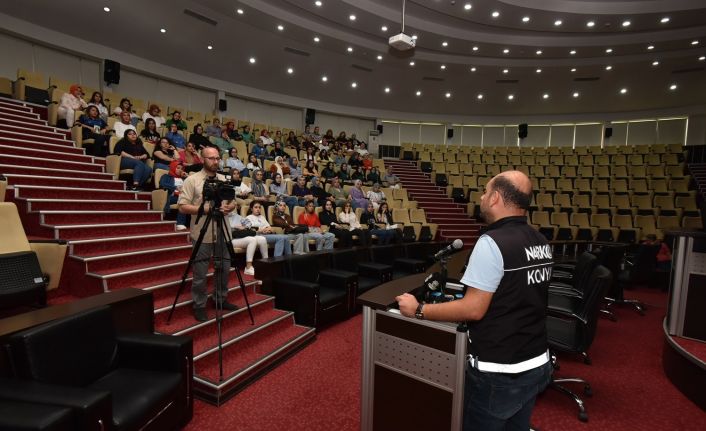 Karatay’da madde bağımlılığını önlemede annenin önemi konuşuldu