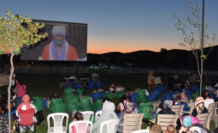 Kartepeliler Cüneyt Arkın’ı filmiyle andı