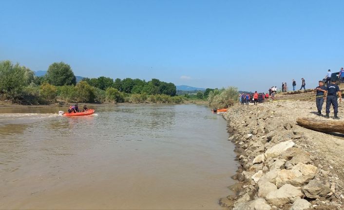 Kayıp kepçe operatörünün cesedine ulaşıldı