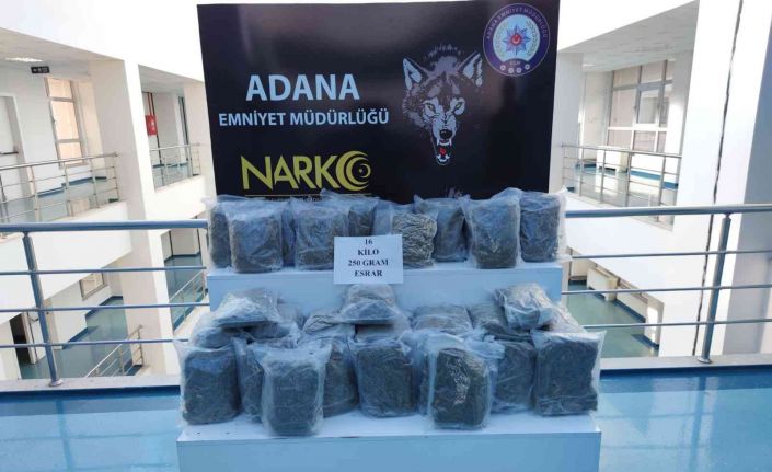 Klima motor kapağının içinde 16 kilo 250 gram esrar ele geçirildi