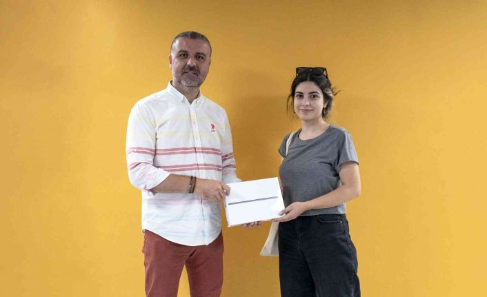 KÜN Tercih Robotuna kaydolan öğrenci iPad kazandı