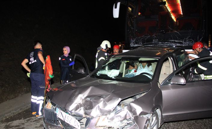 Manisa’da faciaya ramak kaldı: Otobüs ve 2 otomobilin karıştığı trafik kazasında 4 kişi yaralandı