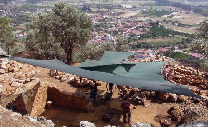 Meclis binası ve tapınak 2 bin yıl sonra gün yüzüne çıktı