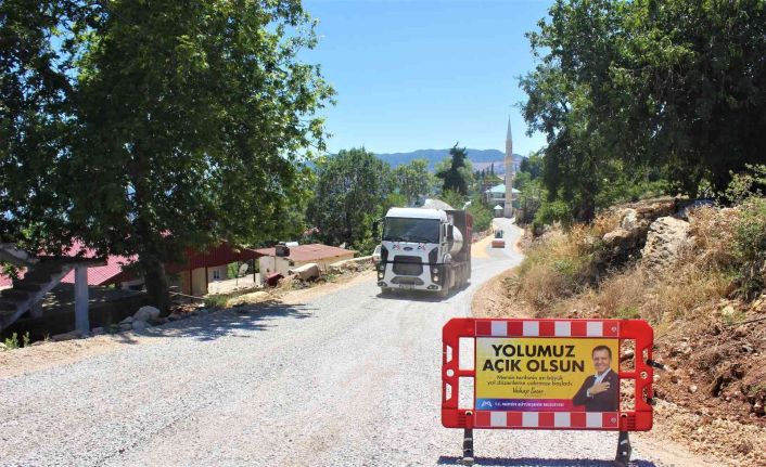 Mersin’de yayla yollarında asfalt çalışmaları sürüyor