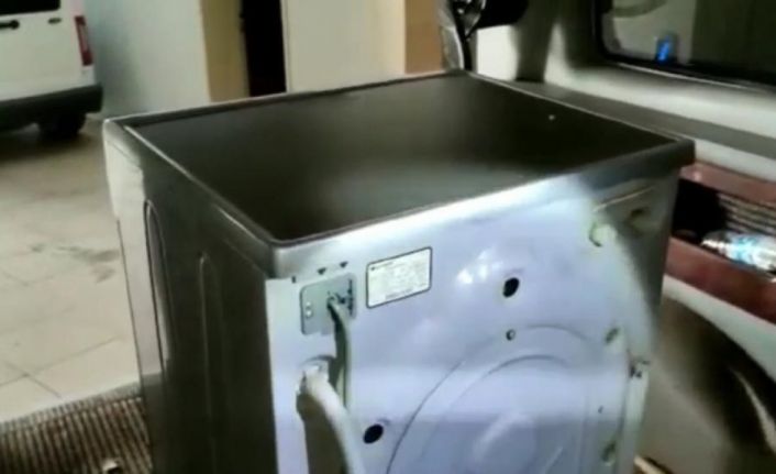 Minibüs içindeki çamaşır makinesinde piyasa değeri 1 milyon TL olan metamfetamin ele geçirildi