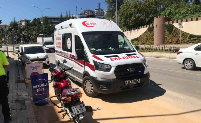 Motosiklete çarparak sürücüsünü yaraladı, olay yerinden kaçtı