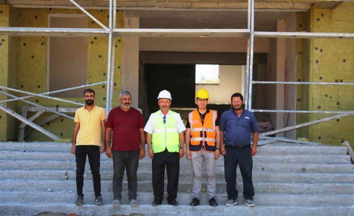 Müdür Başyiğit, yapımı ve tadilat çalışmaları devam eden okullarda incelemelerde bulundu