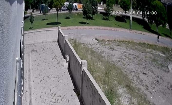 Muhabirin öldüğü feci kaza güvenlik kamerasında