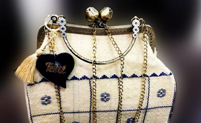 Öğrenciler tarafından üretilen hediyelik eşyalar yoğun talep görüyor