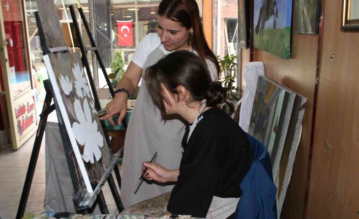 (ÖZEL) Bozüyük Sanat Atölyesi herkese kapılarını açtı