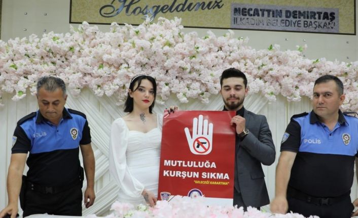 Polisten düğünlerde “Mutluluğa Kurşun Sıkma, Geleceği Karartma” bilgilendirmesi
