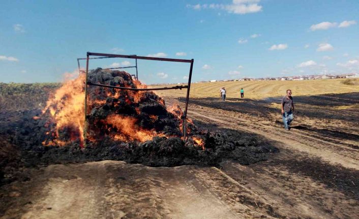 Römorktaki balyalarda çıkan yangın 200 dönüm anız ile 20 dönüm buğdayı küle çevirdi
