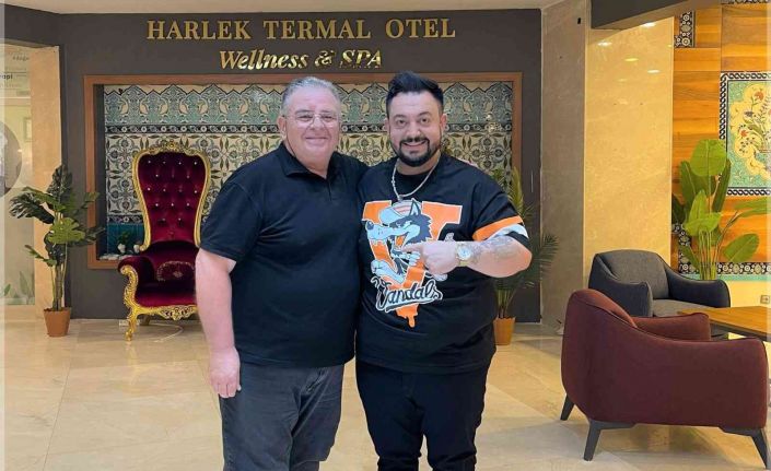 Sanatçı Hüseyin Kağıt Harlek Termal Otel’i tercih etti