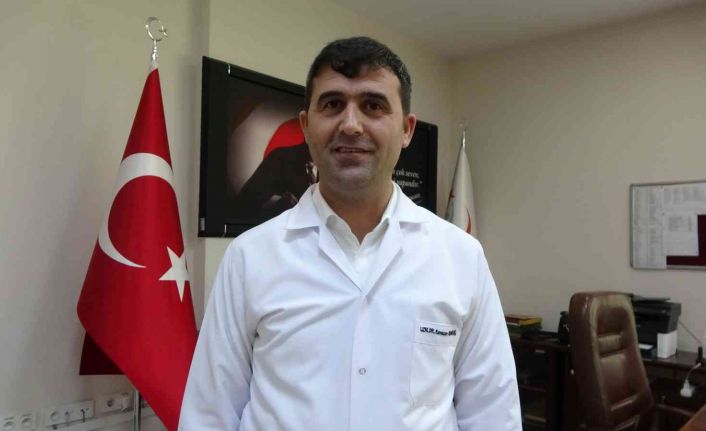 Sıcaklıklara karşı uyaran Başhekim Gengörü, "Sıvı kaybına çok dikkat etmemiz, bol bol sıvı tüketmemiz gerekiyor"