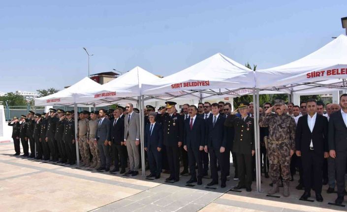 Siirt’te ‘15 Temmuz Demokrasi ve Milli Birlik Günü’ şehitlik ziyareti ile başladı