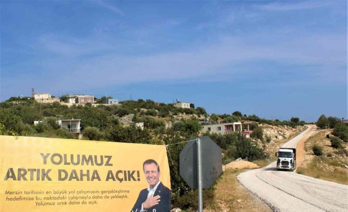 Silifke’de yol yenileme çalışmaları sürüyor