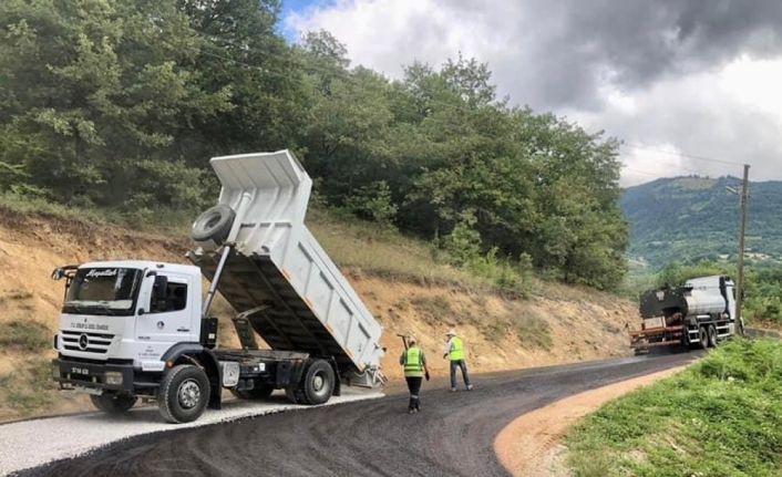 Sinop’ta köy yollarına mıcır asfalt