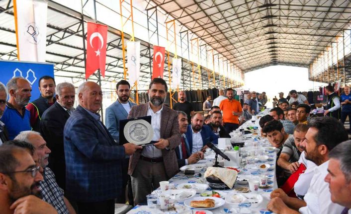 Şükrüpaşa Semt Pazarı yenilenen yüzüyle pazarcıların ve halkın hizmetine sunuldu