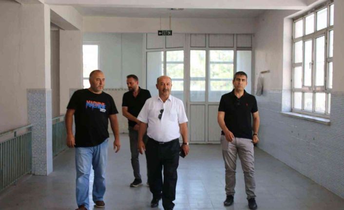 Şule Mete Tetik İmam Hatip Ortaokulu’nda tamirat ve tadilat çalışmalarını inceledi