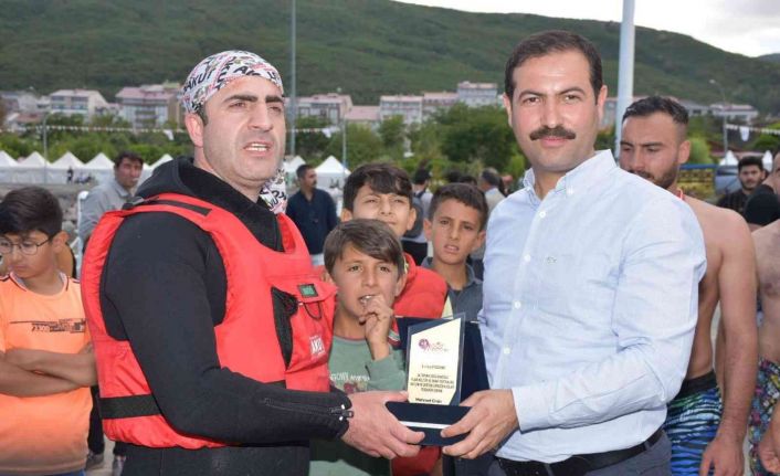 Tatvan Doğu Anadolu Fuarı Kültür ve Sanat Festivali coşkusuyla devam ediyor