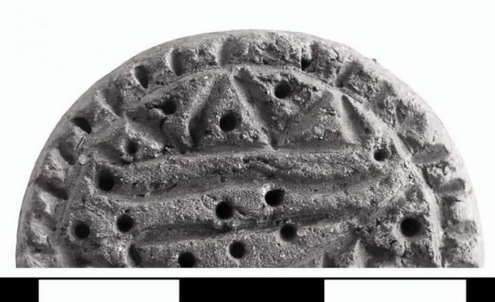 Tavşanlı’daki kazılarda 3 bin 300 yıllık mühür ve hançer gün yüzüne çıkartıldı