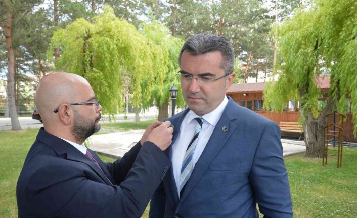 TEMA Vakfı il temsilcisi Demirceylan, Vali Memiş’i ziyaret edip rozet taktı