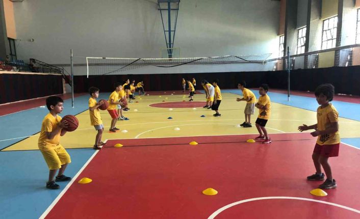 Ücretsiz spor okulunda 7 branşta eğitim veriliyor