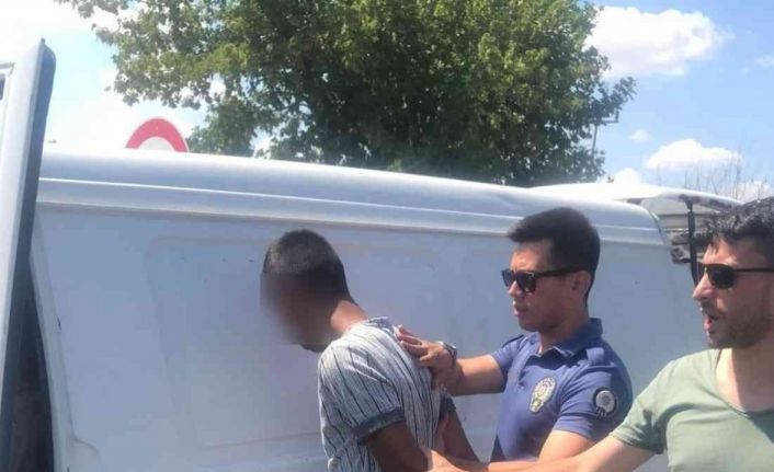 Üvey babasını bıçaklayan genç tutuklandı